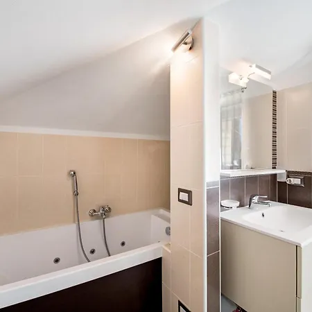 Penthouse Nyaraló Colonno